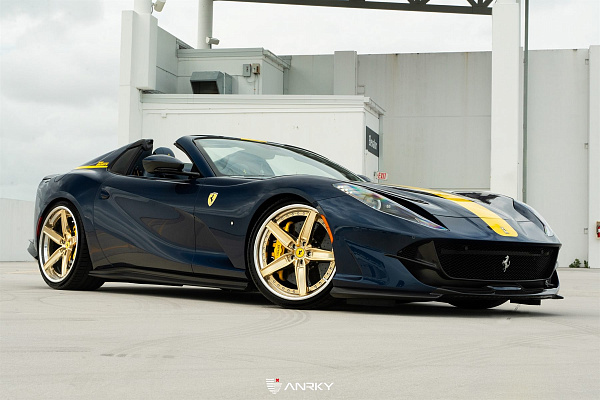 Фото дисков Anrky AN35 Глянцевое золото на Ferrari 812