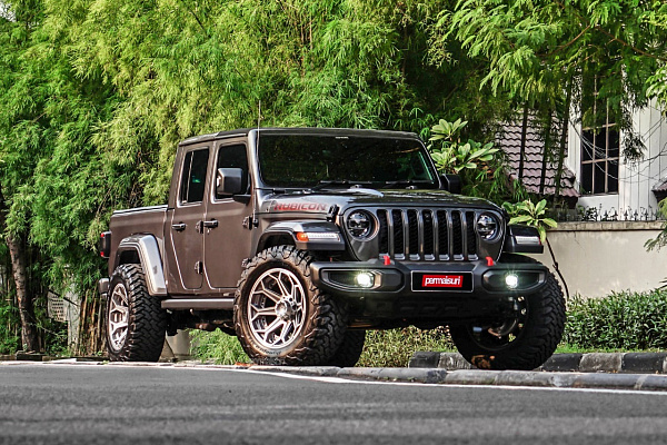 Фото дисков 4PLAY 4P80R Глянцевый графит на Jeep Gladiator II (JT)