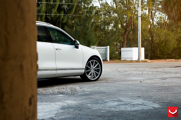 Фото дисков Vossen VFS-1 Серебро на Volkswagen Touareg II