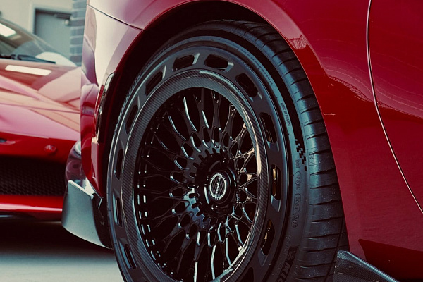 Фото дисков Brixton Forged TR20 AERO1 Черный глянец на Ferrari 812