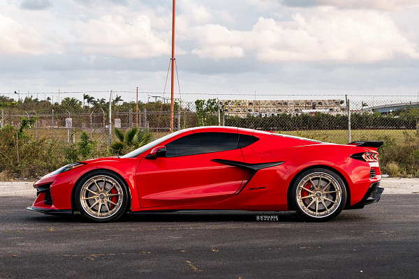 Фото дисков Strasse Wheels SV10 Deep Concave FS Сатиновая шампань на Chevrolet Corvette C8