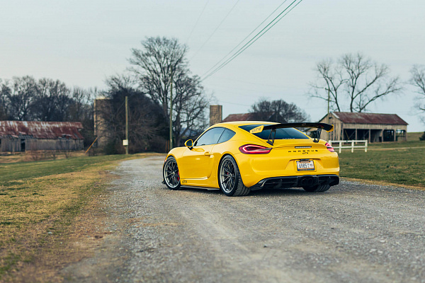 Фото дисков HRE S104SC Сатиновый графит на Porsche Cayman II
