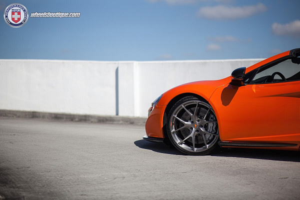 Фото дисков HRE P101 Глянцевый темный лак на McLaren 650S