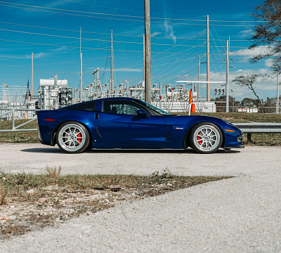 Фото дисков Strasse Wheels R10 Track на Chevrolet Corvette C6