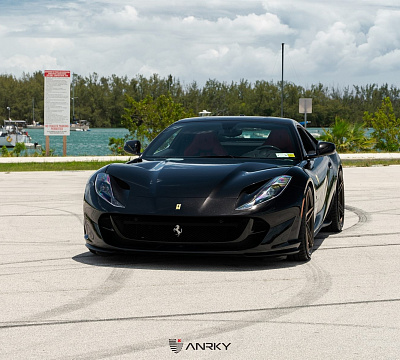 Фото дисков Anrky AN27 на Ferrari 812