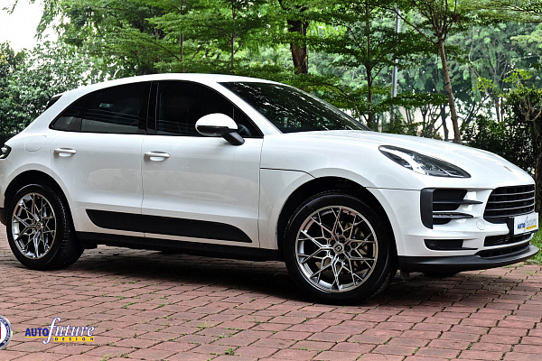 Фото дисков HRE FF10 Серебро на Porsche Macan I