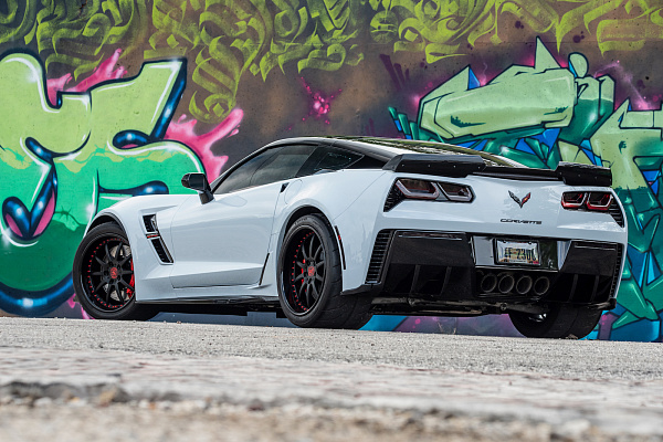 Фото дисков Strasse Wheels R10 Signature Черный сатин на Chevrolet Corvette C7