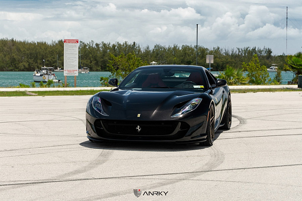 Фото дисков Anrky AN27 Сатиновая темная бронза на Ferrari 812