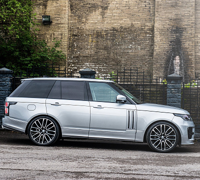 Фото дисков Kahn Pace Car на Range Rover IV