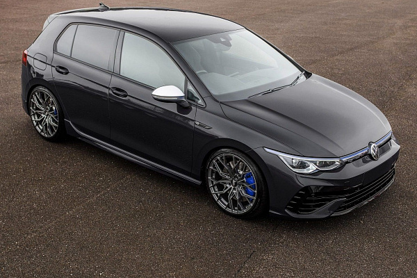Фото дисков Bola FLX Глянцевый графит на Volkswagen Golf VIII