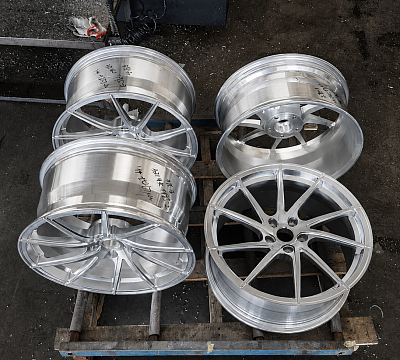 19" диски в стиле Ispiri FFR1D с брашированием