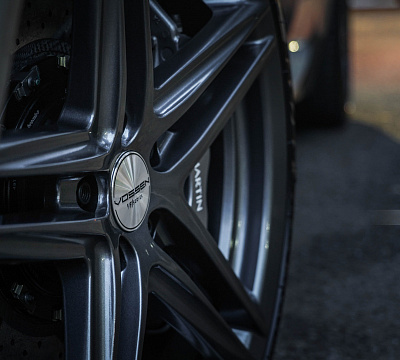 Фото дисков Vossen VFS-5 на Aston Martin DB 9 