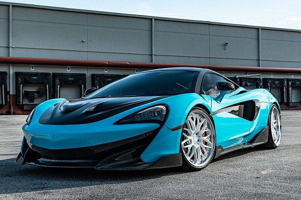 Фото дисков Anrky RS1 Белый глянец на McLaren 600