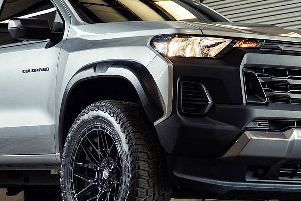 Фото дисков 4PLAY 4PS28 Черный глянец на Chevrolet Colorado