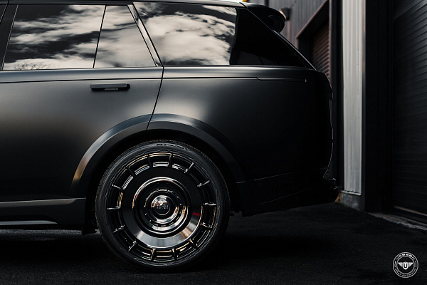 Фото дисков Vossen UV-7 Черный глянец на Land Rover Range Rover V