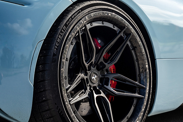 Фото дисков Strasse Wheels SV4-RS Deep Concave FS Черный сатин на Ferrari SF90