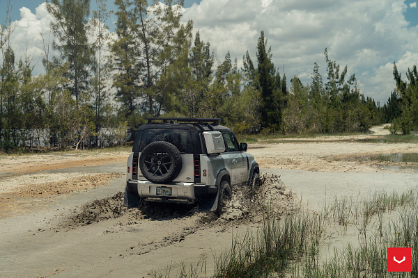 Фото дисков Vossen HF-5 Черный глянец на Land Rover Defender II