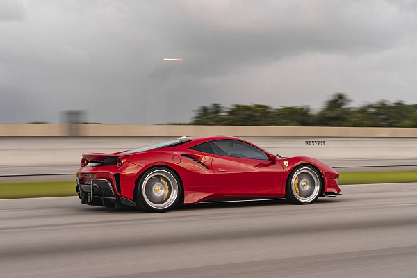 Фото дисков Strasse Wheels SV10 Deep Concave FS Глянцевый лак на Ferrari 488
