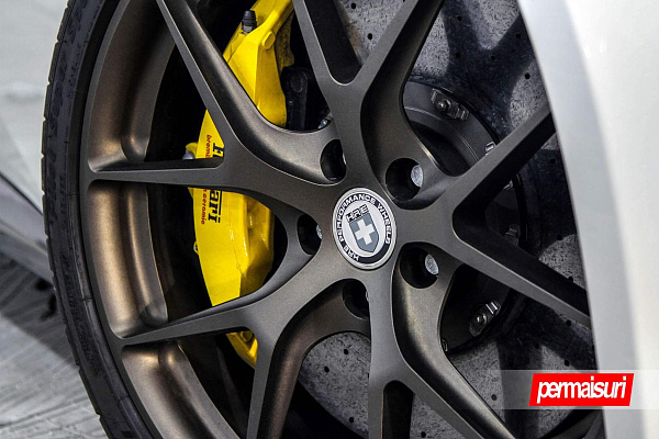 Фото дисков HRE P101 Сатиновая бронза на Ferrari FF