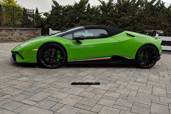 Фото дисков HRE P204 Черный глянец на Lamborghini Huracan