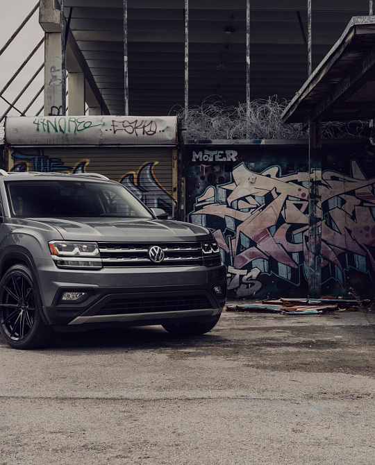 Фото дисков HFX-2 (5-Lug) Черный глянец на Volkswagen Atlas