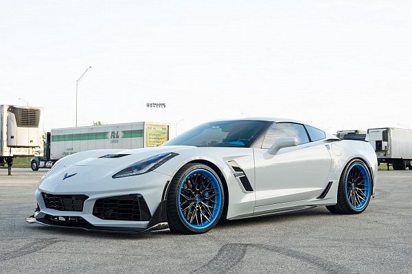 Фото дисков Strasse Wheels SV10M-RS Deep Concave FS Другой цвет на Chevrolet Corvette C7