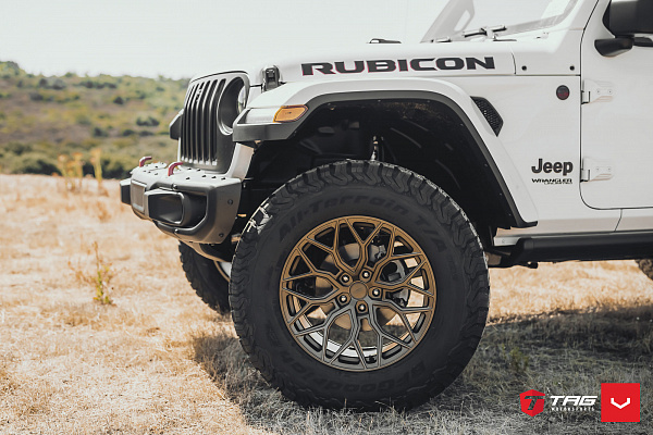 Фото дисков Vossen HF-2 Сатиновая бронза на Jeep Wrangler IV (JL)