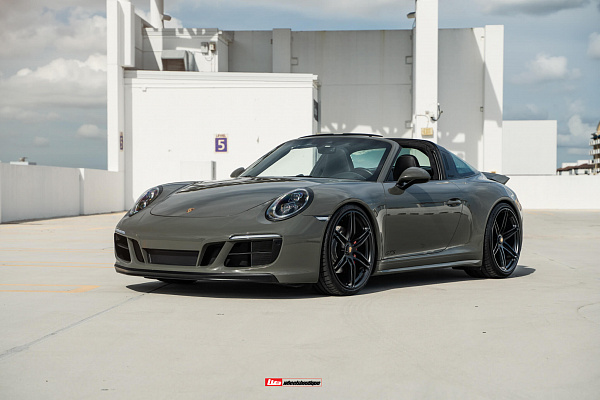Фото дисков HRE P106 Черный сатин на Porsche 911 VII