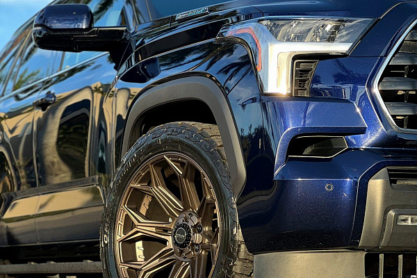 Фото дисков 4PLAY 4P83 Сатиновая бронза на Toyota Sequoia III