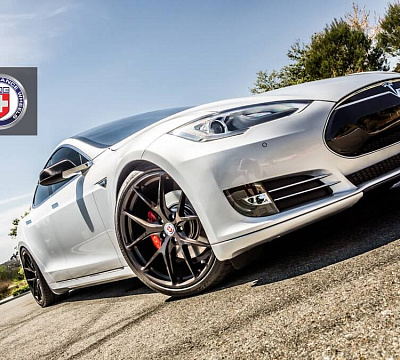 Фото дисков HRE P101 на Tesla Model S