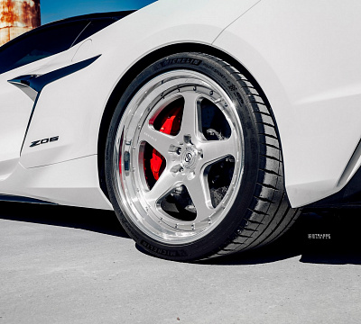 Фото дисков Strasse Wheels S5 Track на Chevrolet Corvette C8