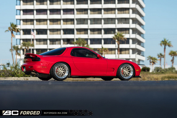 Фото дисков BC Forged LE81 // MLE81 Глянцевая шампань на Mazda RX-7 III