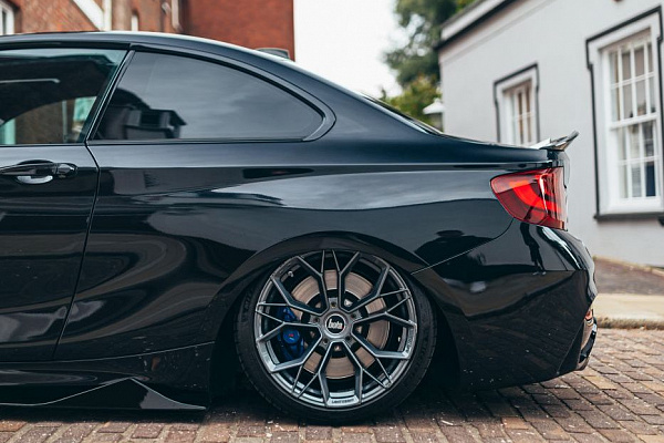 Фото дисков Bola FLF Глянцевый графит на BMW 2/M2 (F22/F87)