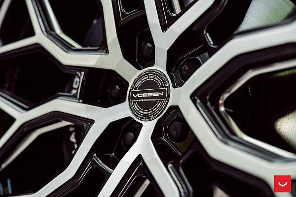 Фото дисков Vossen HF-2 Алмазная проточка на Range Rover IV