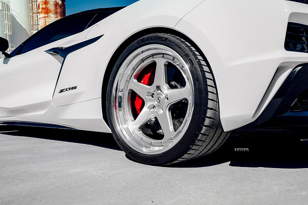 Фото дисков Strasse Wheels S5 Track Глянцевый лак на Chevrolet Corvette C8