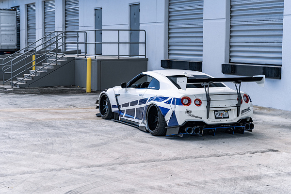 Фото дисков Strasse Wheels SM5R Deep Concave FS Черный глянец на Nissan GT-R
