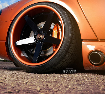 Фото дисков Strasse Wheels S5 Deep Concave на Dodge Viper