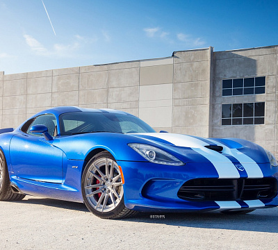 Фото дисков Strasse Wheels SV12 Deep Concave Duoblock на Dodge Viper