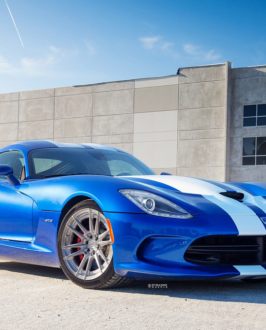 Фото дисков SV12 Deep Concave Duoblock Глянцевый темный лак на Dodge Viper