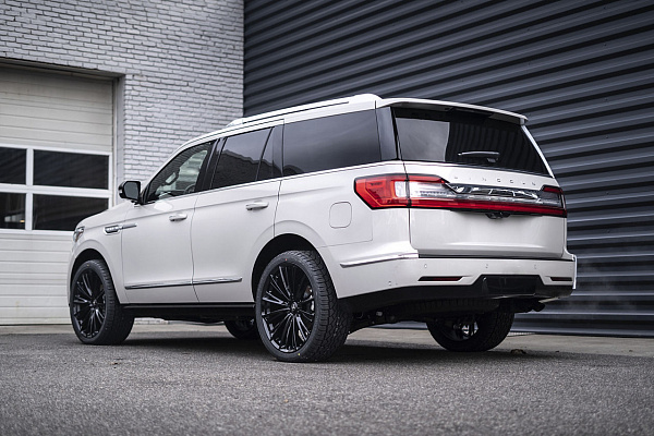 Фото дисков Asanti CORONA TRUCK Черный глянец на Lincoln Navigator IV