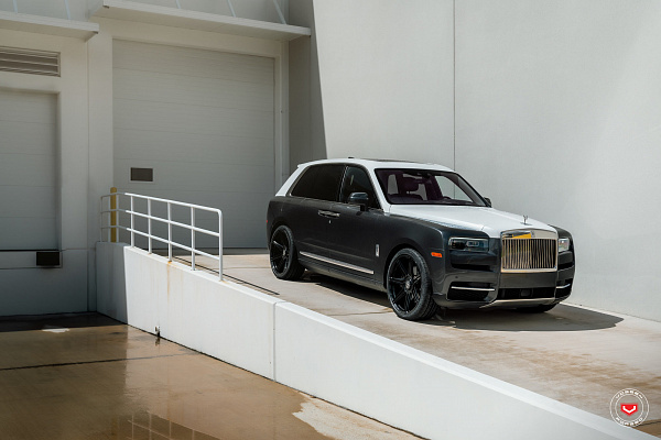 Фото дисков Vossen S17-11 Черный глянец на Rolls-Royce Cullinan