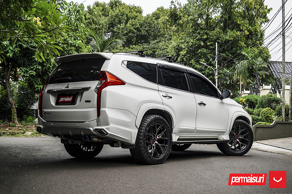 Фото дисков Vossen HF6-4 Глянцевый темный лак на Mitsubishi Pajero Sport III