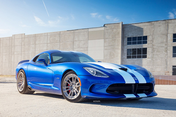 Фото дисков Strasse Wheels SV12 Deep Concave Duoblock Глянцевый темный лак на Dodge Viper
