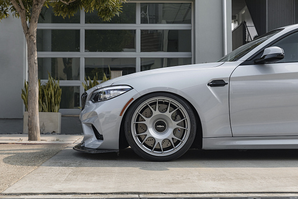 Фото дисков Rotiform TUF-R Сатиновый графит на BMW 2/M2 (F22/F87)
