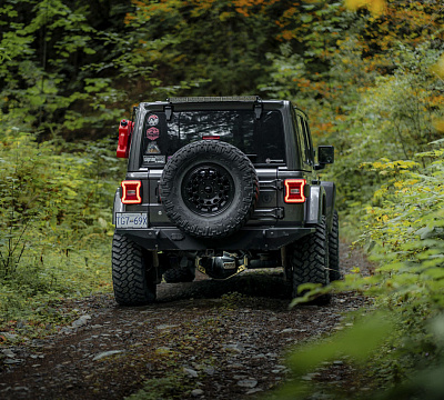 Фото дисков Black Rhino FUJI на Jeep Wrangler IV (JL)