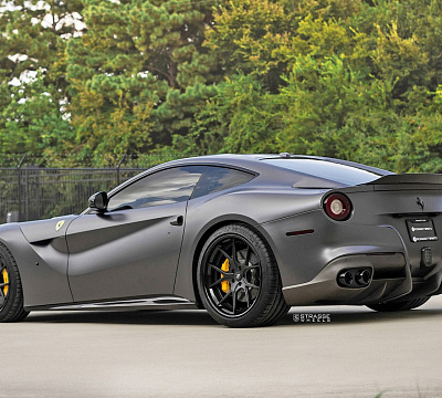 Фото дисков Strasse Wheels SM5R Deep Concave FS на Ferrari F12