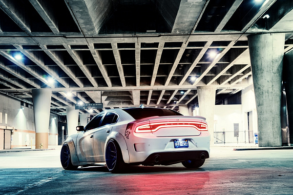 Фото дисков Savini SV63 Другой цвет на Dodge Charger VII