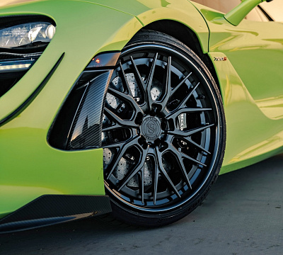Фото дисков Strasse Wheels SV10M Deep Concave FS на McLaren 720S