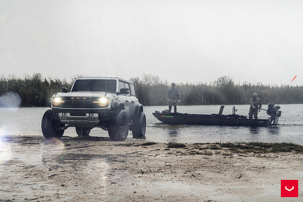 Фото дисков Vossen HFX-1 (6-Lug) Черный глянец на Ford Bronco