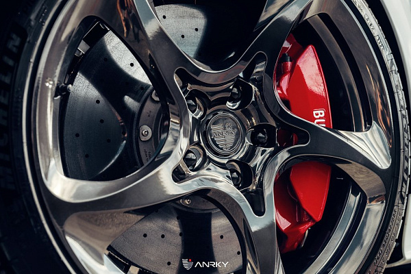 Фото дисков Anrky XR-105 Глянцевый темный лак на Bugatti Chiron